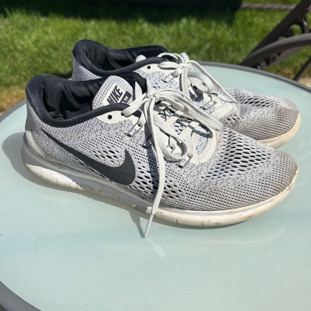 Nike Light Gray Running Shoes